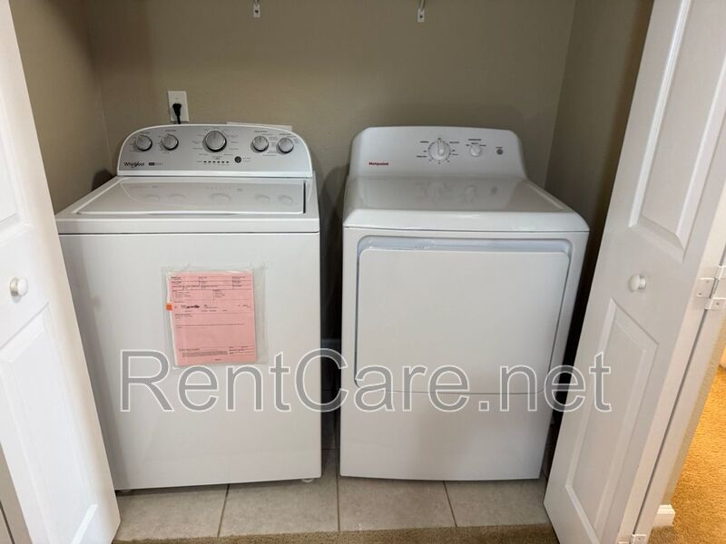 Well-kept 3/2.5 with 1 Car Garage Townhouse in Avalon Park area! property image