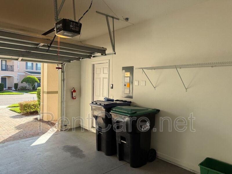 Well-kept 3/2.5 with 1 Car Garage Townhouse in Avalon Park area! property image