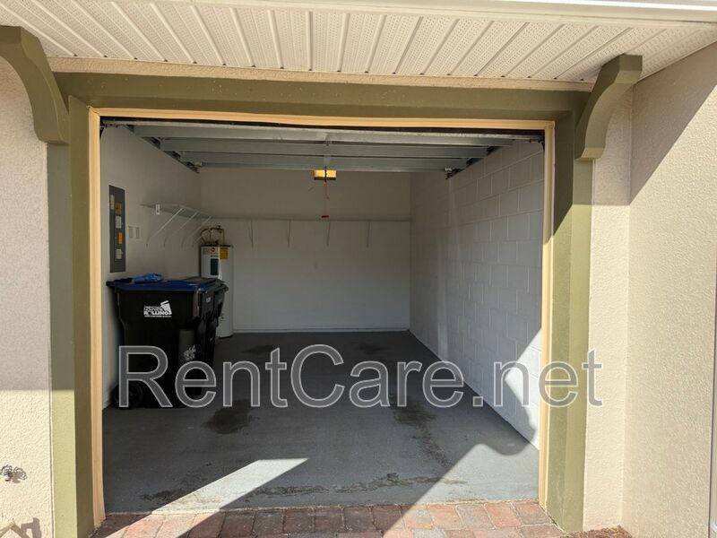 Well-kept 3/2.5 with 1 Car Garage Townhouse in Avalon Park area! property image