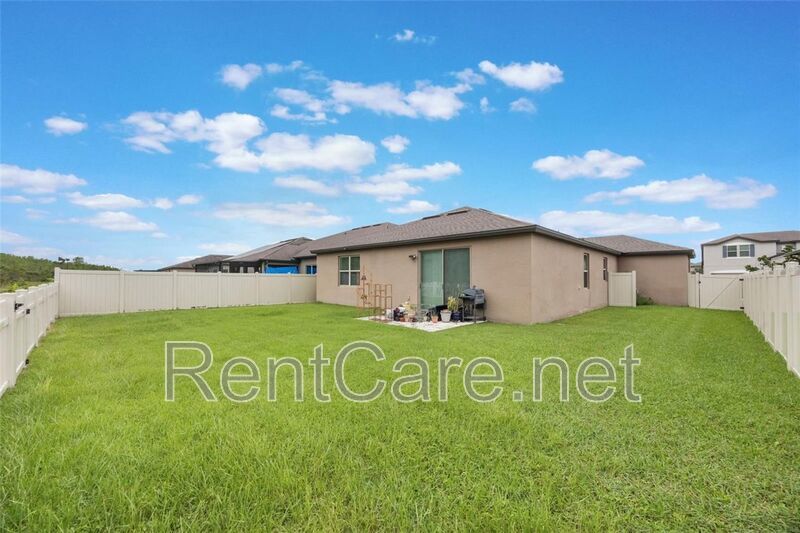 Gorgeous 3/2 in St. Cloud with fence enclosed yard and 3 car garage!  Available Now! property image