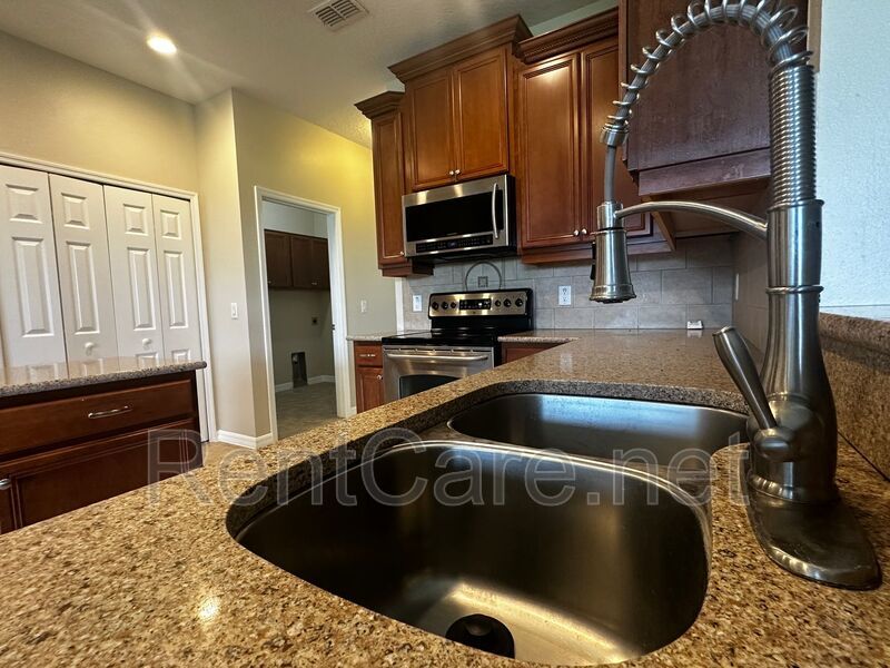 Gorgeous 4/2 in Apopka with Solar Panels!  Available Now! property image