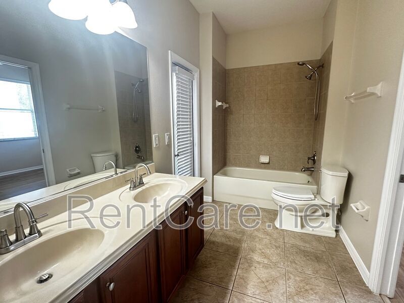 Gorgeous 4/2 in Apopka with Solar Panels!  Available Now! property image