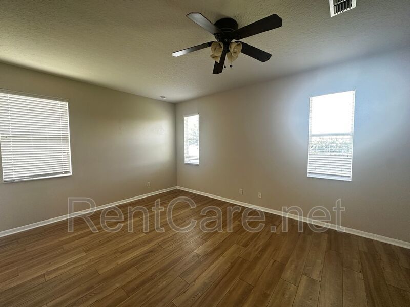 Gorgeous 4/2 in Apopka with Solar Panels!  Available Now! property image