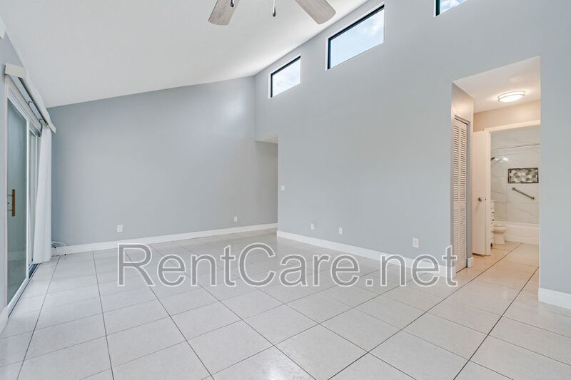Recently Renovated 2/1 Condo in Winter Park! property image