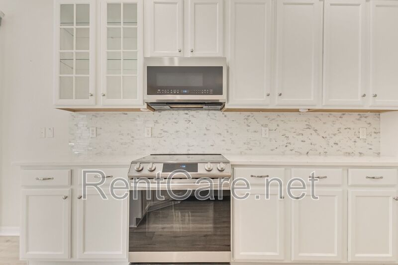 Gorgeous 3/2 with private pool in the Gated and Guarded Reserve at Belmere! property image