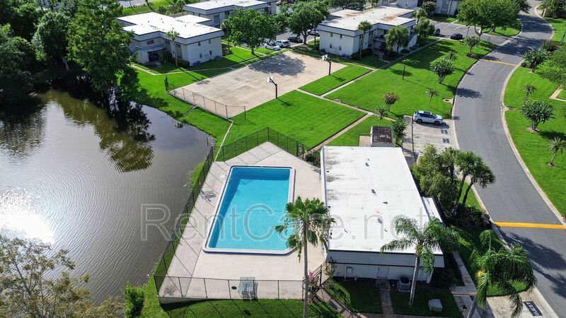 Well appointed 2/2  1st floor condo in beautiful Winter Garden. Available Now! property image