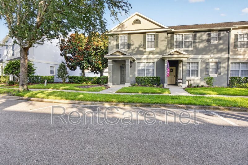 Stunning 3/2.5 corner townhome in Lake Reams with 2 car garage! Available Now! property image