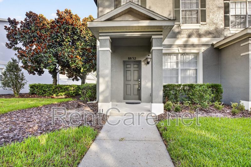 Stunning 3/2.5 corner townhome in Lake Reams with 2 car garage! Available Now! property image