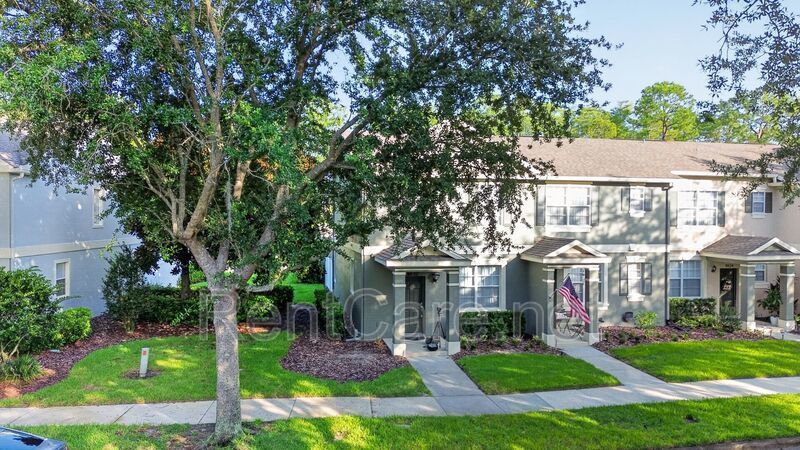 Stunning 3/2.5 corner townhome in Lake Reams with 2 car garage! Available Now! property image