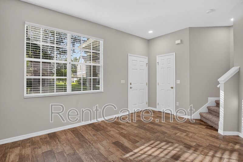 Stunning 3/2.5 corner townhome in Lake Reams with 2 car garage! Available Now! property image