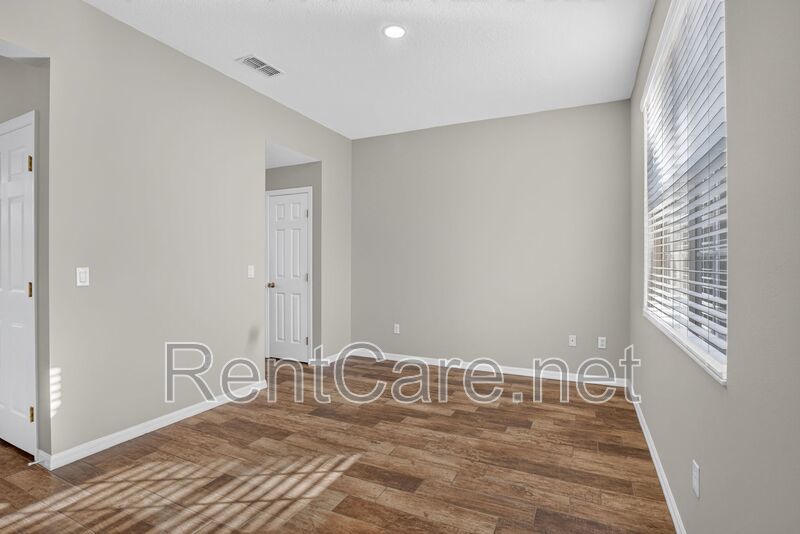 Stunning 3/2.5 corner townhome in Lake Reams with 2 car garage! Available Now! property image