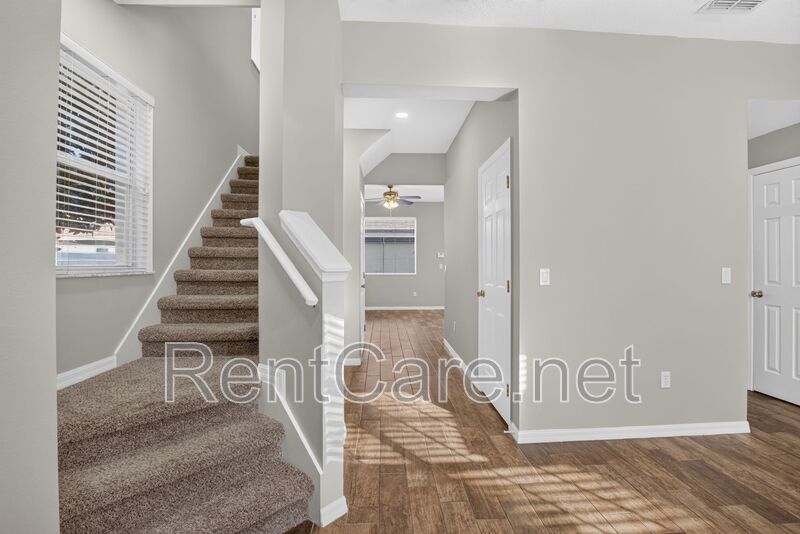 Stunning 3/2.5 corner townhome in Lake Reams with 2 car garage! Available Now! property image