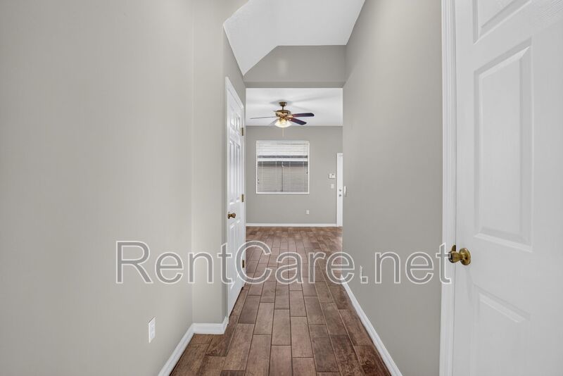 Stunning 3/2.5 corner townhome in Lake Reams with 2 car garage! Available Now! property image