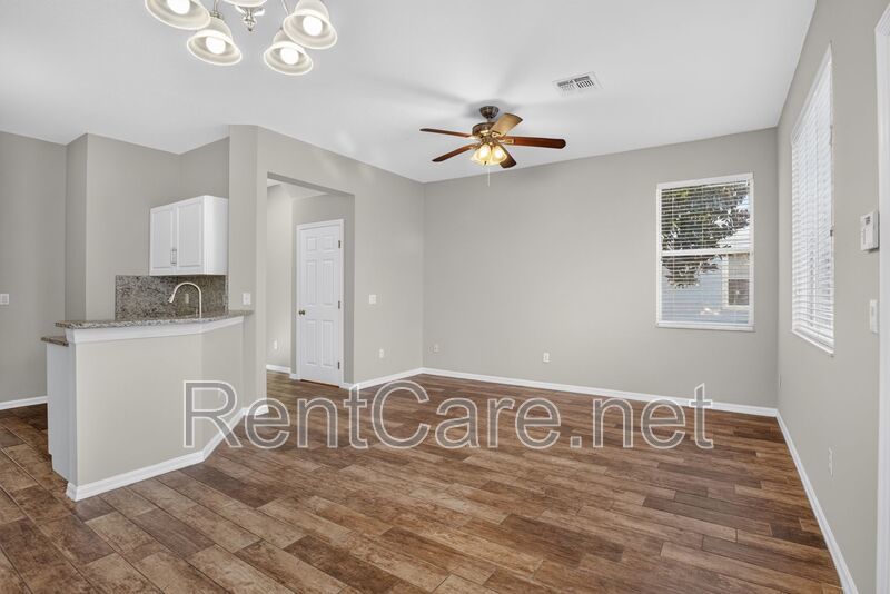 Stunning 3/2.5 corner townhome in Lake Reams with 2 car garage! Available Now! property image