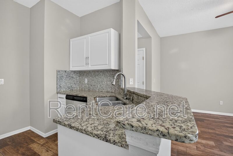 Stunning 3/2.5 corner townhome in Lake Reams with 2 car garage! Available Now! property image
