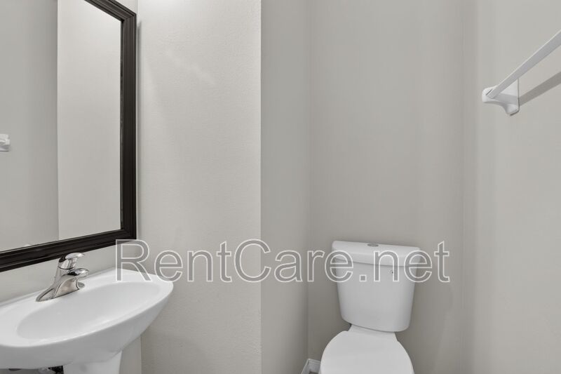 Stunning 3/2.5 corner townhome in Lake Reams with 2 car garage! Available Now! property image