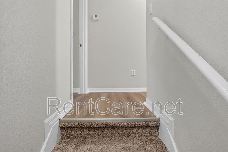 Stunning 3/2.5 corner townhome in Lake Reams with 2 car garage! Available Now! property image