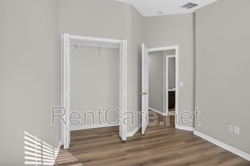 Stunning 3/2.5 corner townhome in Lake Reams with 2 car garage! Available Now! property image