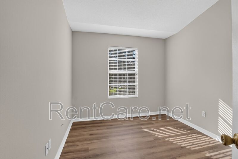 Stunning 3/2.5 corner townhome in Lake Reams with 2 car garage! Available Now! property image