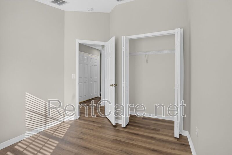 Stunning 3/2.5 corner townhome in Lake Reams with 2 car garage! Available Now! property image
