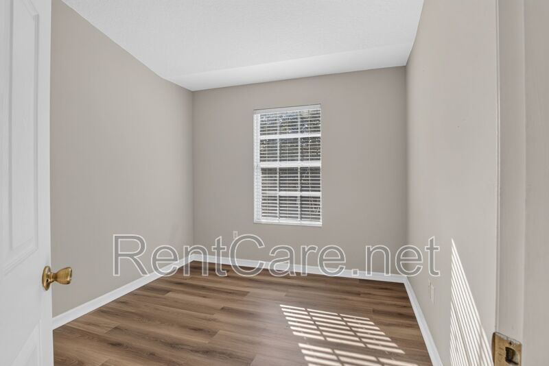 Stunning 3/2.5 corner townhome in Lake Reams with 2 car garage! Available Now! property image