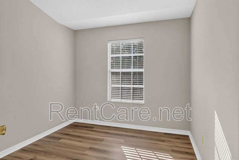 Stunning 3/2.5 corner townhome in Lake Reams with 2 car garage! Available Now! property image