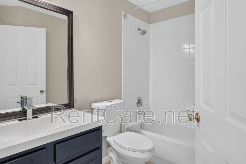 Stunning 3/2.5 corner townhome in Lake Reams with 2 car garage! Available Now! property image