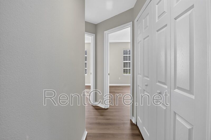 Stunning 3/2.5 corner townhome in Lake Reams with 2 car garage! Available Now! property image