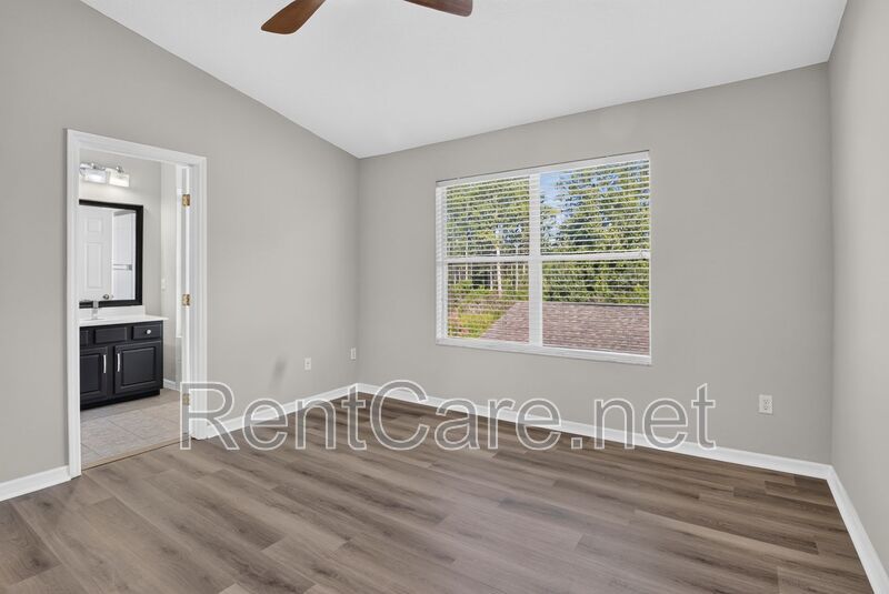 Stunning 3/2.5 corner townhome in Lake Reams with 2 car garage! Available Now! property image