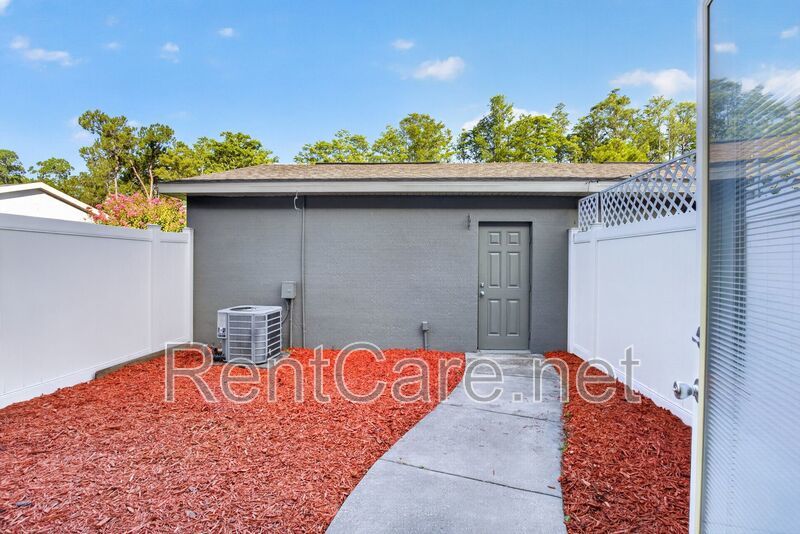 Stunning 3/2.5 corner townhome in Lake Reams with 2 car garage! Available Now! property image