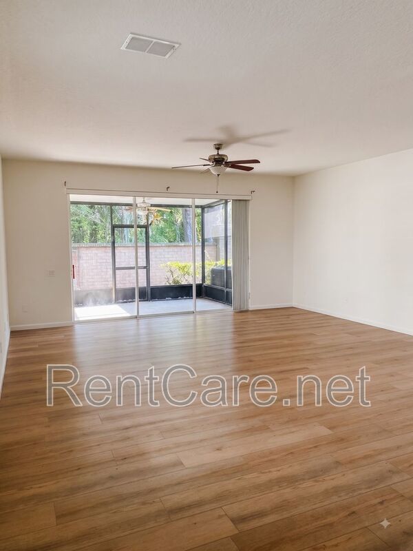 Avalon Park area - 3/2.5 with attached 1 car garage. Avail. Now property image