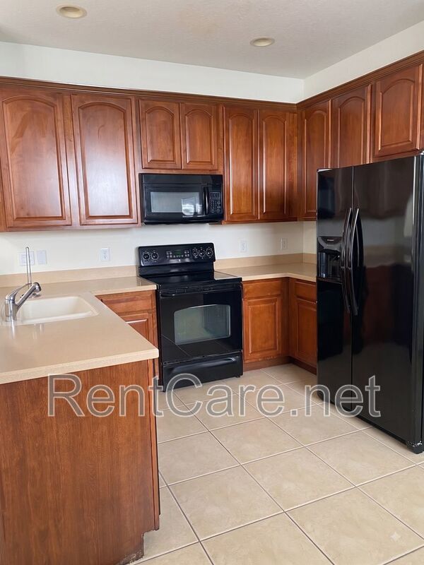 Avalon Park area - 3/2.5 with attached 1 car garage. Avail. Now property image