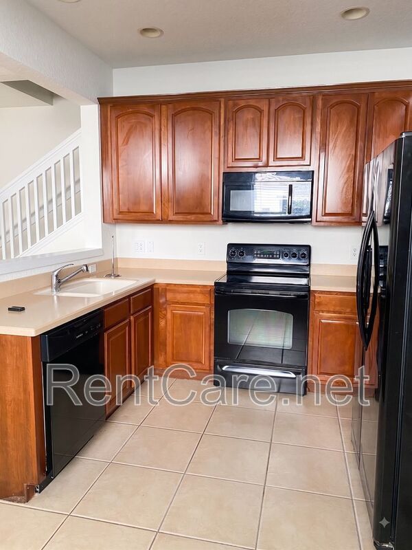 Avalon Park area - 3/2.5 with attached 1 car garage. Avail. Now property image