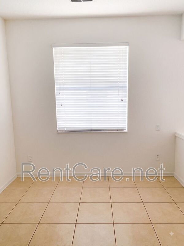Avalon Park area - 3/2.5 with attached 1 car garage. Avail. Now property image