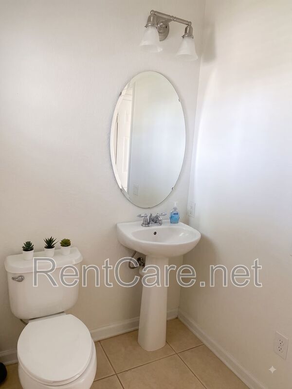 Avalon Park area - 3/2.5 with attached 1 car garage. Avail. Now property image