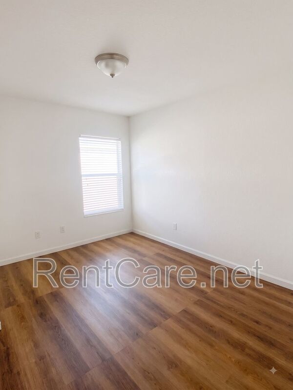 Avalon Park area - 3/2.5 with attached 1 car garage. Avail. Now property image