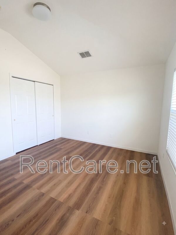 Avalon Park area - 3/2.5 with attached 1 car garage. Avail. Now property image
