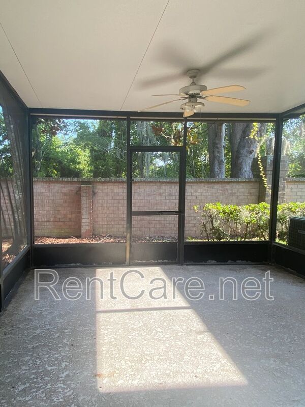 Avalon Park area - 3/2.5 with attached 1 car garage. Avail. Now property image