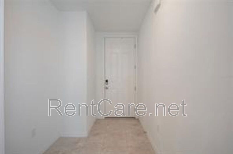 Modern 4/2 House in Lake Deer Estates Available Now! property image