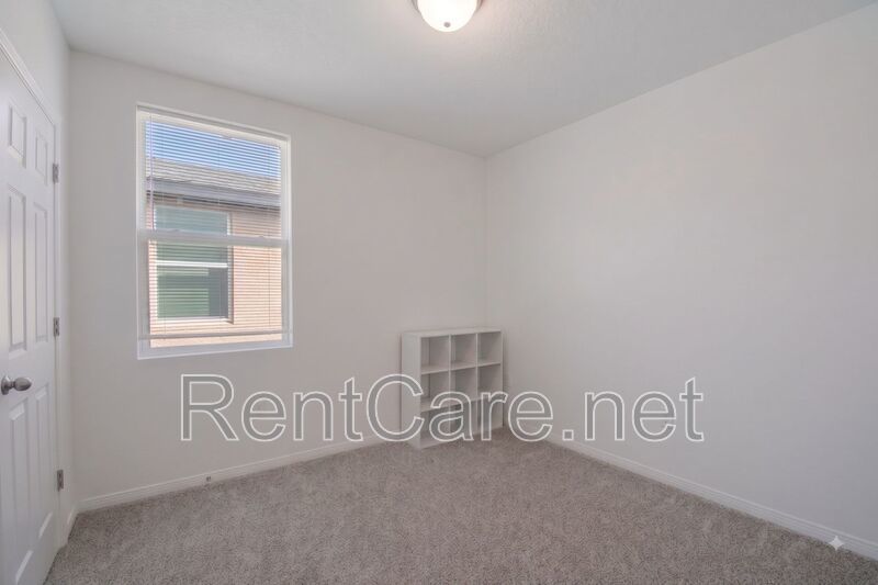 Modern 4/2 House in Lake Deer Estates Available Now! property image