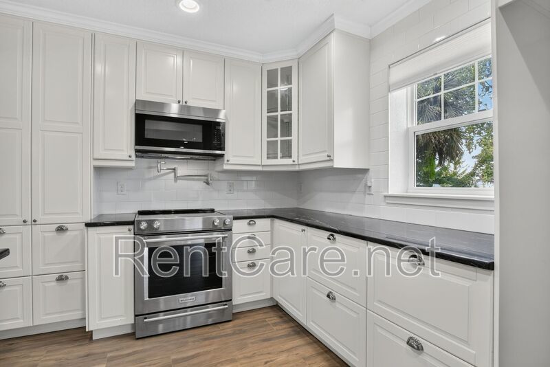 Stunning Historic 3/2 In the heart of Downtown Winter Garden! Available Now! property image