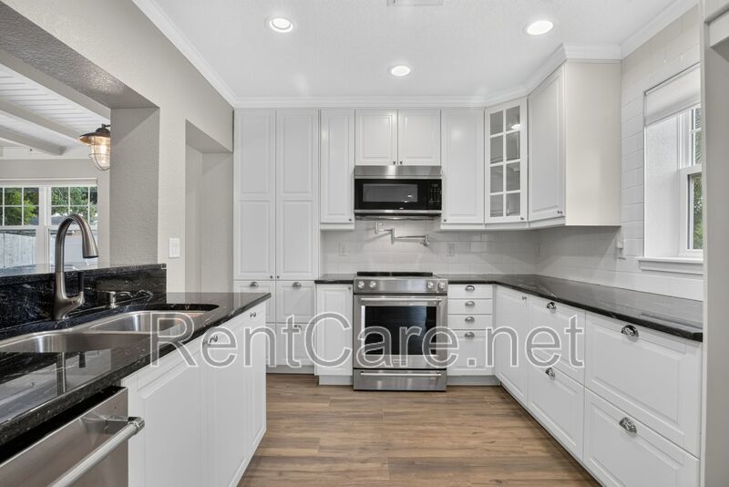 Stunning Historic 3/2 In the heart of Downtown Winter Garden! Available Now! property image