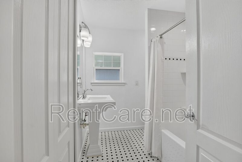 Stunning Historic 3/2 In the heart of Downtown Winter Garden! Available Now! property image