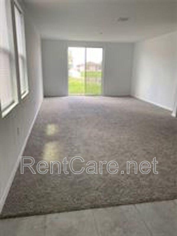 Modern 4/2 House in Lake Deer Estates Available Now! property image